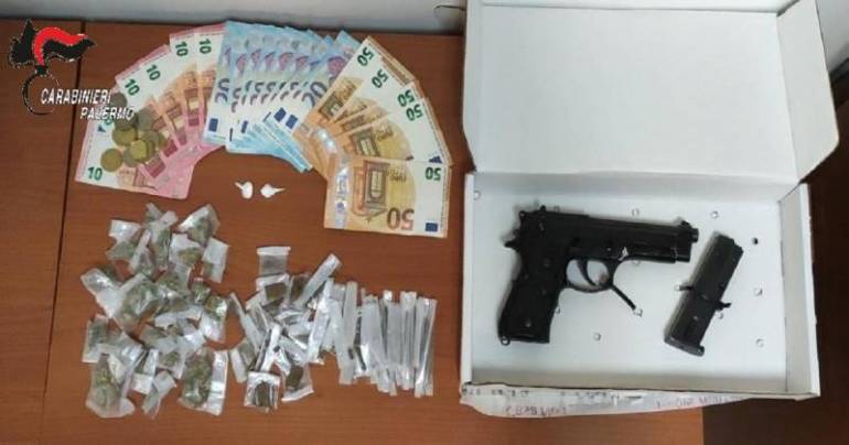 Arresti per detenzione illecita di arma clandestina e di sostanze stupefacenti