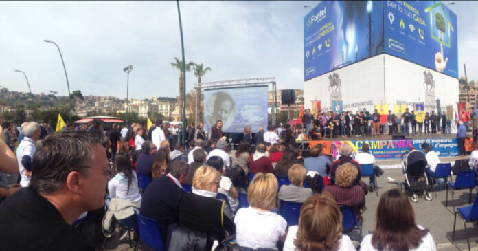 Marcia a Napoli contro le mafie, lo stendardo del comune stabiese in prima fila