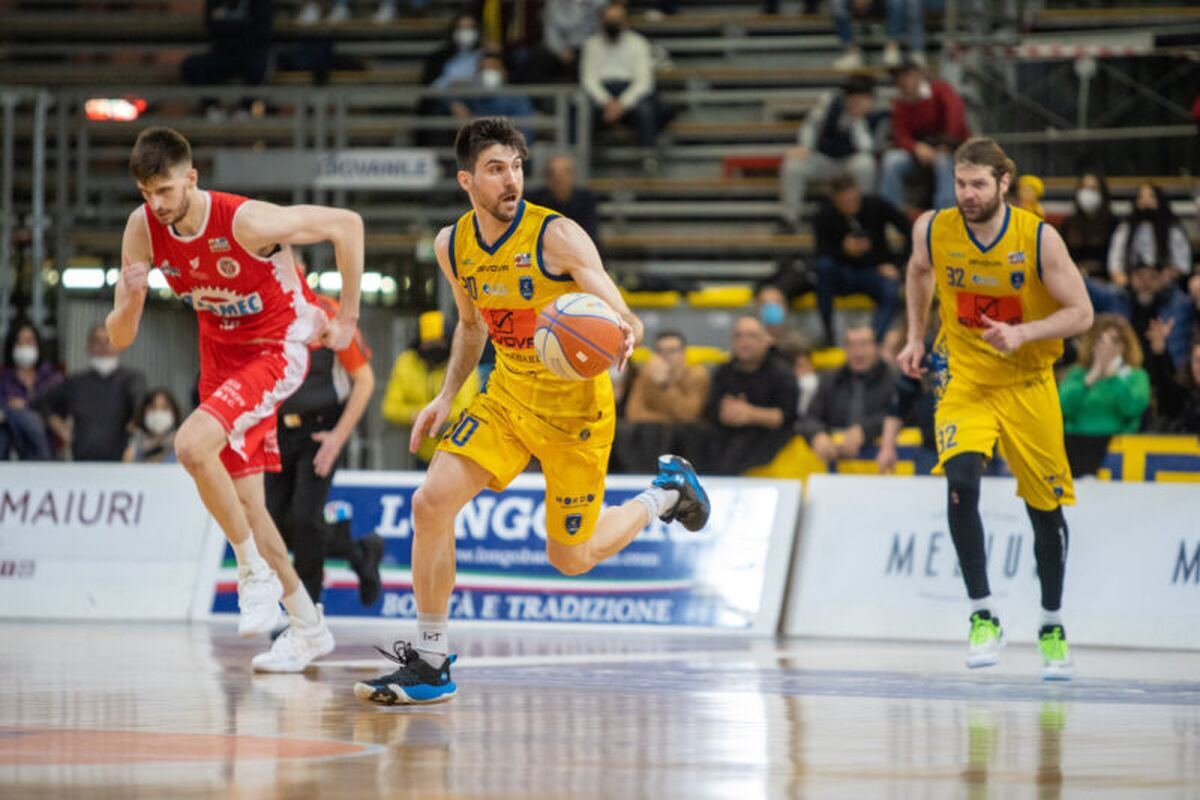 Givova Scafati più forte del covid: battuta Cento 74-54