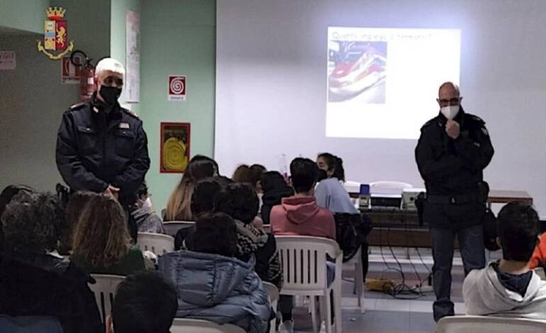 Oltre 3.000 persone controllate dalla Polizia di Stato nelle stazioni ferroviarie e a bordo dei treni della Sicilia