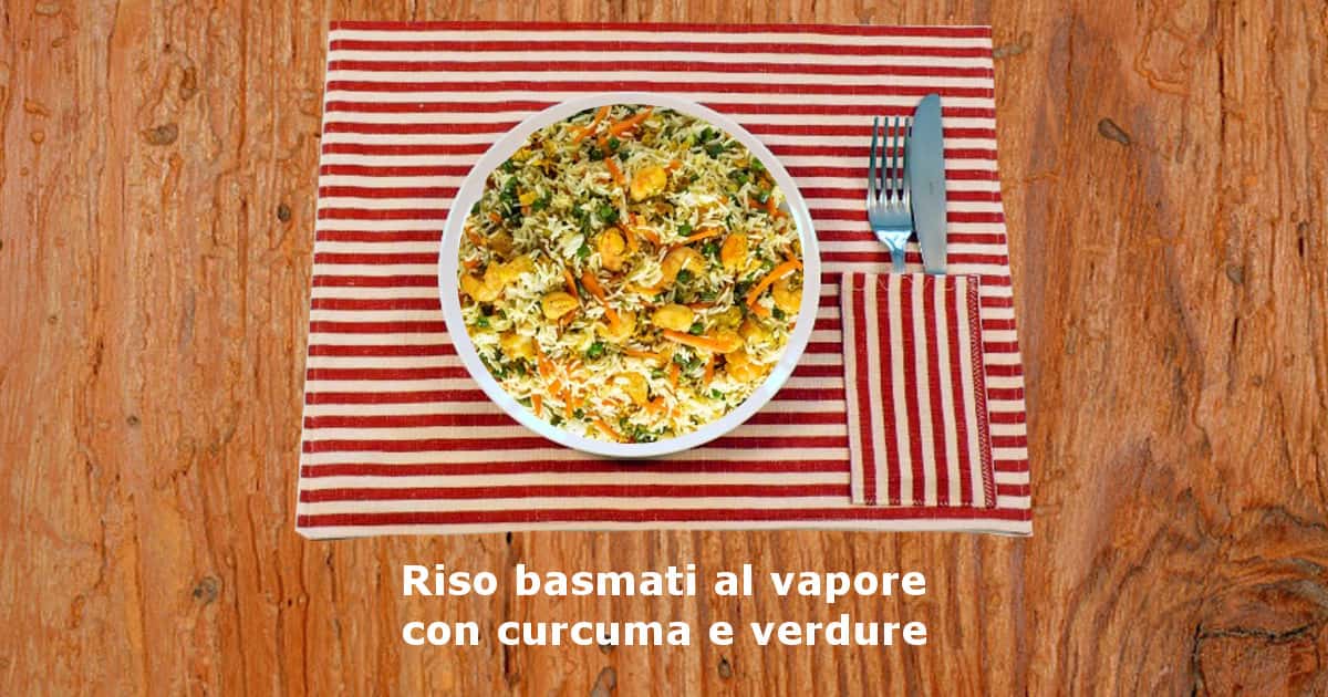 Riso basmati al vapore con curcuma e verdure