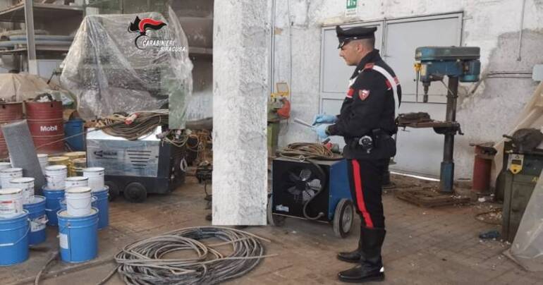 Trafugava da una concessionaria infissi, porte, finestre, grondaie e persino pezzi di ringhiera: arrestato