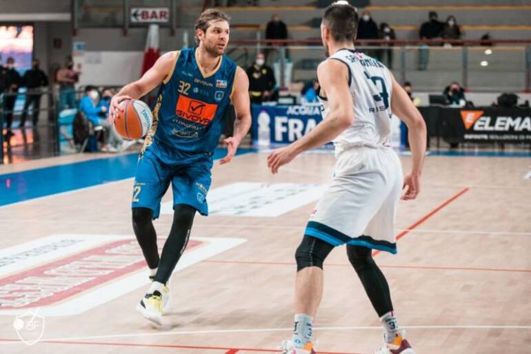 Givova Scafati, che fatica! Fabriano si arrende nel finale