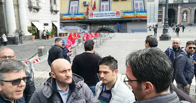 Filcams CGIL : Atto di vandalismo alla sede della Campania