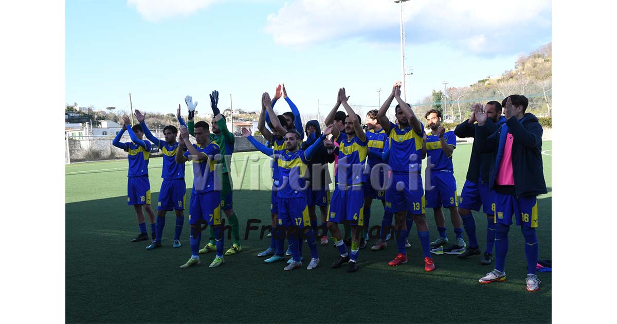 Il derby isolano si colora di gialloblu. Di Costanzo regala la vittoria all'Ischia