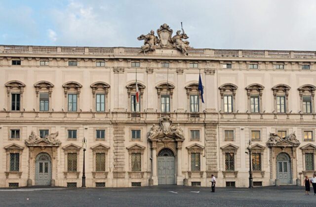 Come la politica vorrebbe cambiare le regole sul cognome dei figli