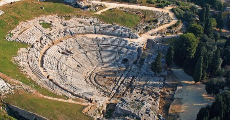 Siracusa: no a concerti rock nella vetusta cavea del Teatro Greco