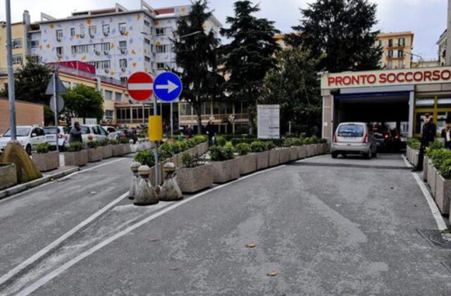 Shock a Napoli, 12enne in ospedale con una chiave infilzata nella testa