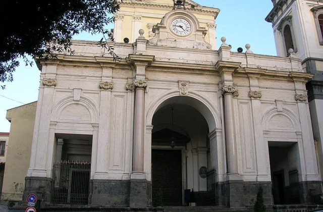 Castellammare, raccolta fondi per i ragazzi del Centro Antico. Il parroco lancia l’appello: la città sostenga la speranza