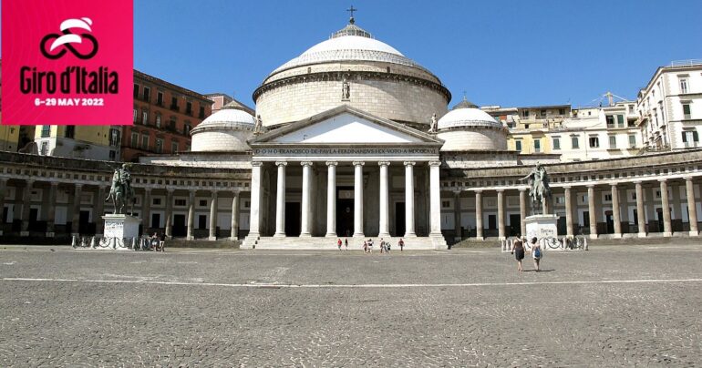 Giro d’Italia numero 105 con passaggio in Piazza Plebiscito