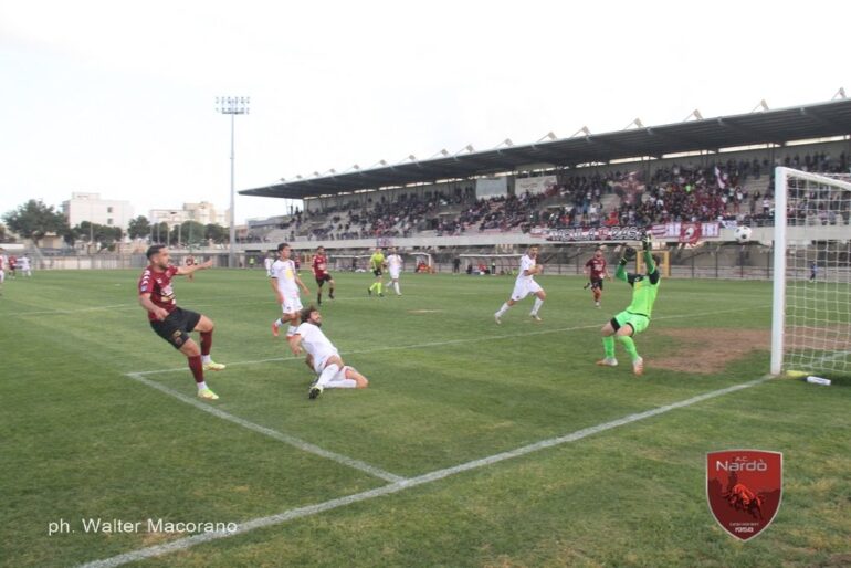 Sorrento ormai in vacanza: il Nardò passeggia sui rossoneri