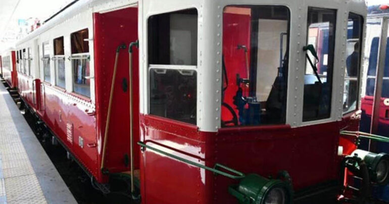 Parte il treno dedicato a Enrico Caruso: da Napoli a Castellammare