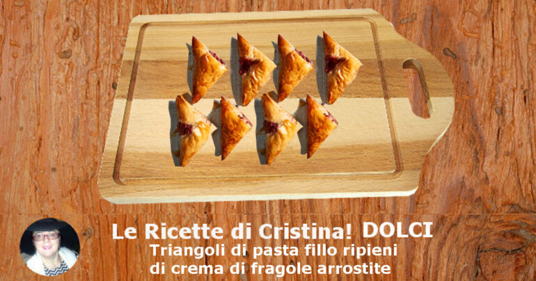 Triangoli di pasta fillo ripieni di crema di fragole arrostite