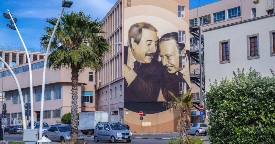 Giovanni Falcone e Paolo Borsellino murales a Palermo Depositphotos_484573586_L