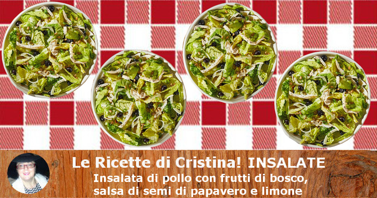 Insalata con pollo, frutti di bosco, salsa di semi di papavero e limone