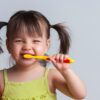 Lavare i denti Bambina Depositphotos_22666587_L