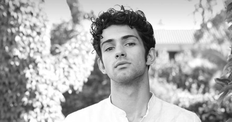 Massimiliano Caiazzo: mare dentro e “Mare fuori”