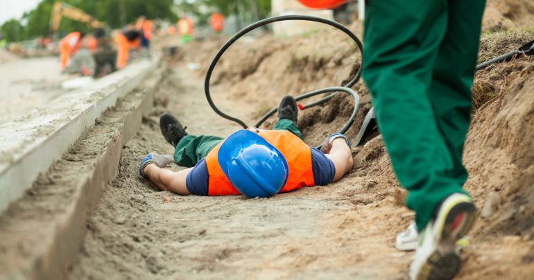 Dramma sul lavoro a Bari: operaio precipita da impalcatura e muore