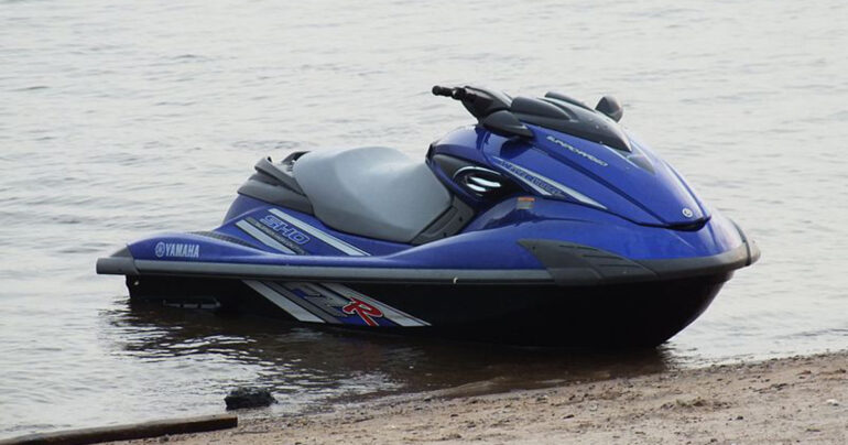 Grave incidente su moto d’acqua: a Vico Equense giovane ferito