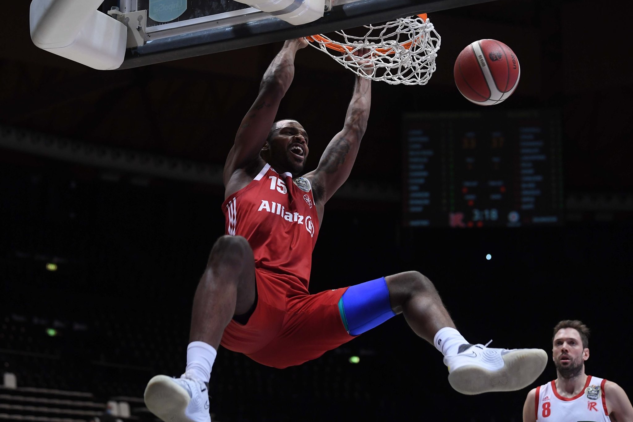 Myke Henry con la canotta dell'Allianz Pallacanestro Trieste