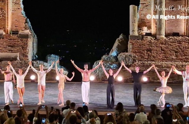Standing ovation per “l’étoile dei due mondi”. Roberto Bolle stupisce Taormina