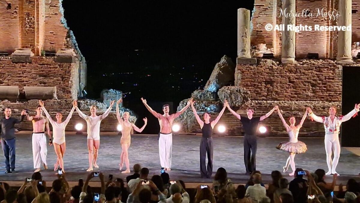 Standing ovation per “l’étoile dei due mondi”. Roberto Bolle stupisce Taormina