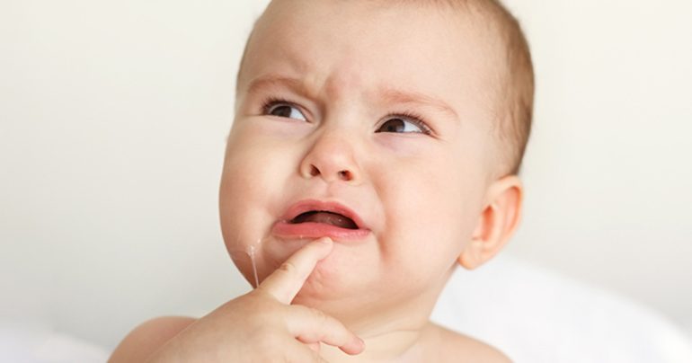 Dare zucchero al bambino che piange non è dannoso: Vero o Falso?