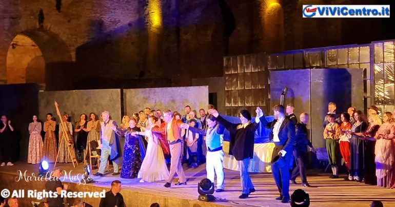 Applausi scroscianti al Teatro Antico per la “Boheme” diretta da Lin Mei