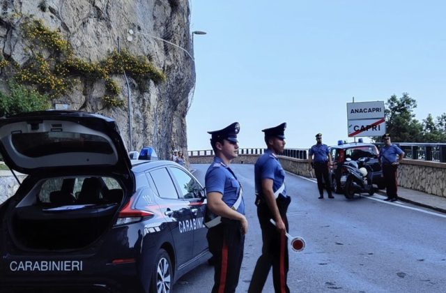Controlli Carabinieri; monitoraggio turisti a Capri