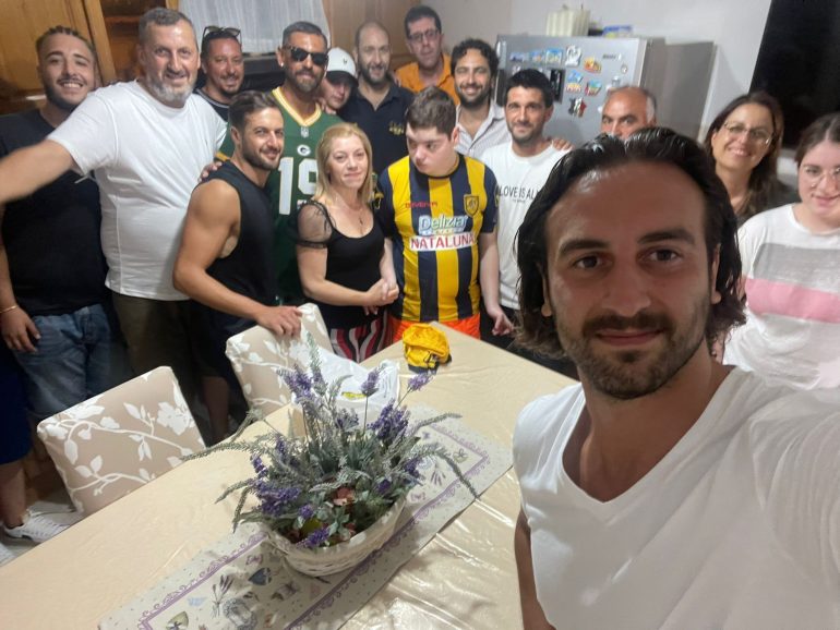 Curva Sud, una maglia per Giuseppe: il calcio ed il magico potere di questo sport