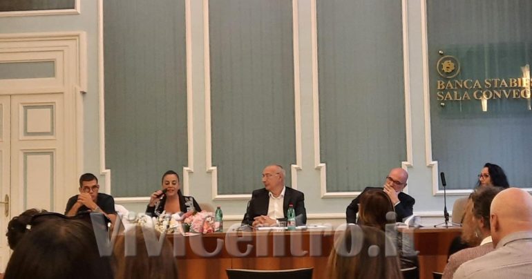 Daniela Saraco presenta il suo romanzo “Come l’acqua del mare”