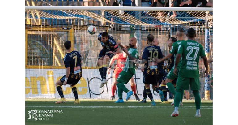 Juve Stabia – Monopoli (2-0). Le foto del pubblico e dei calciatori in campo