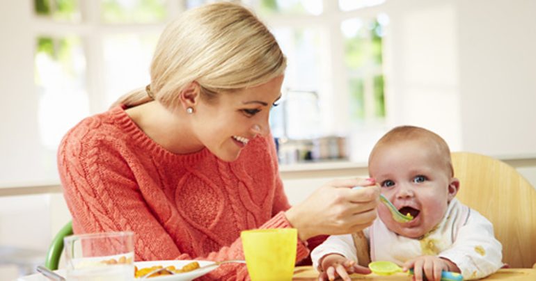 Svezzamento del bambino: inizia dal sesto mese. Cosa fare?