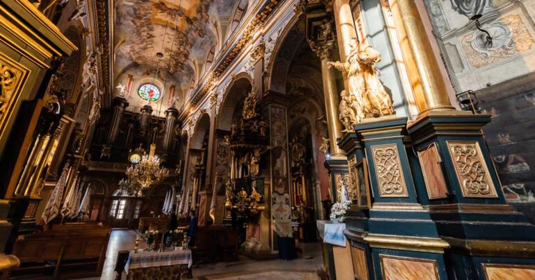 Torre Annunziata, ladri in chiesa derubano una vecchietta