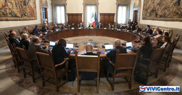 Giro Tavolo sala del Consiglio dei Ministri con i membri del Governo Meloni, 23 Ottobre 2022