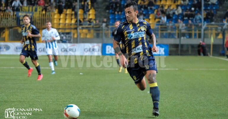 Accursio Bentivegna, l’attaccante senza attacco. Controluce