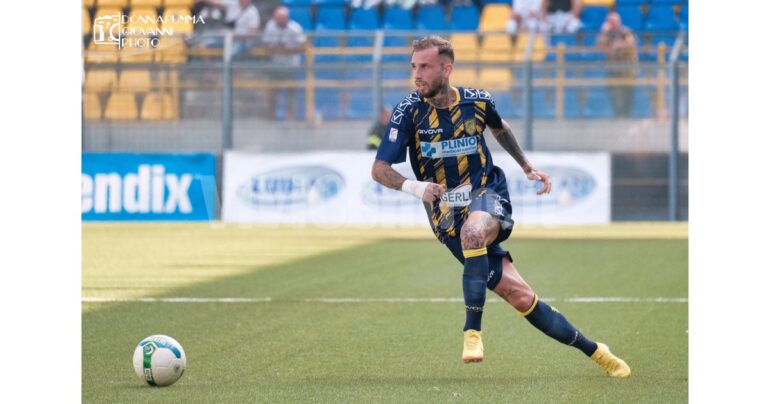 Mignanelli, difensore delle vespe, il matto dal forte impatto!