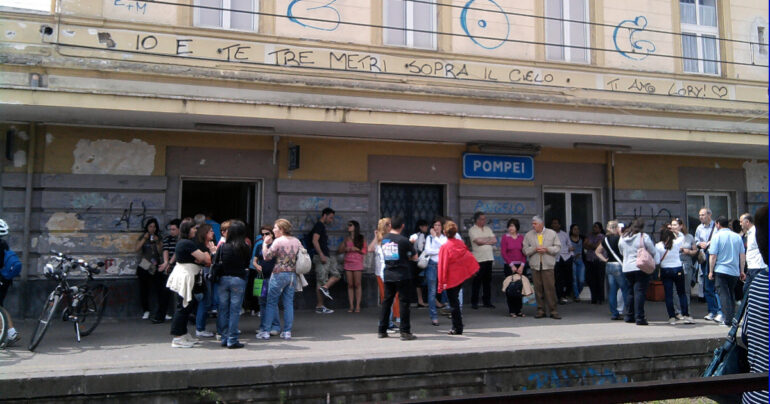 Circumvesuviana ferma nella tratta tra Castellammare e Sorrento