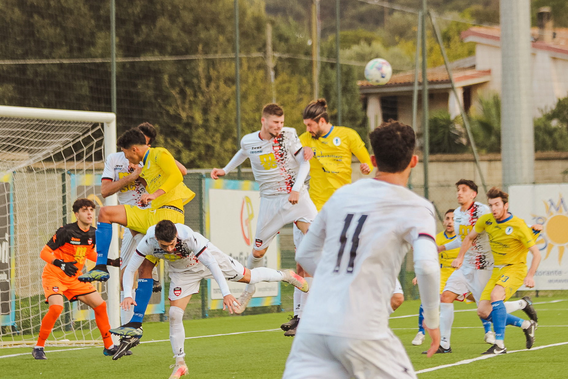 Costa Orientale Sarda vs Sorrento, 12° giornata girone G: mischia in area di rigore