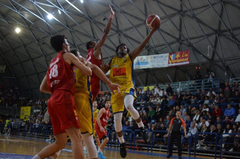 Scafati non ingrana, Varese vince 93-101 la prima al PalaMangano