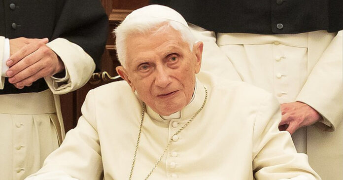 Benedetto XVI, il Papa Emerito, nel 2019 (foto cropped da wikipedia)