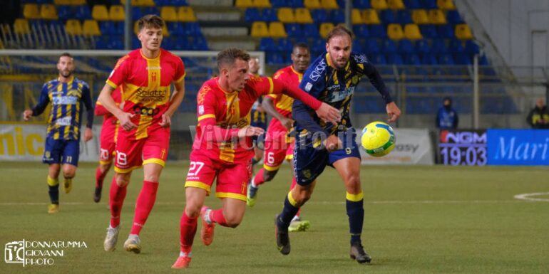 Juve Stabia – ACR Messina (3-0). Le foto dei calciatori e del pubblico presente al Menti.