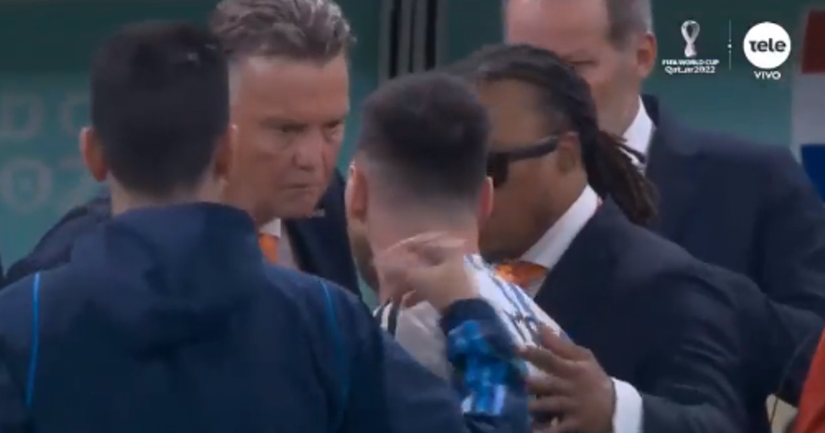 Scontro Lionel Messi e Louis Van Gaal (foto da video su Twitter di DeporTV)