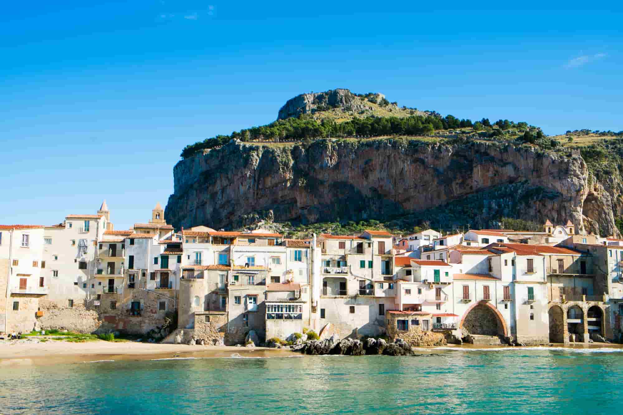 Cefalù Sicilia Depositphotos_60730125_L-min
