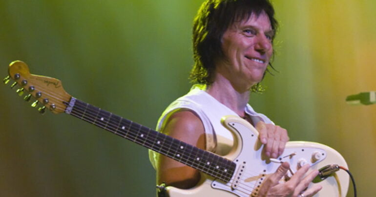 Jeff Beck, leggendario chitarrista rock, è morto a 78 anni