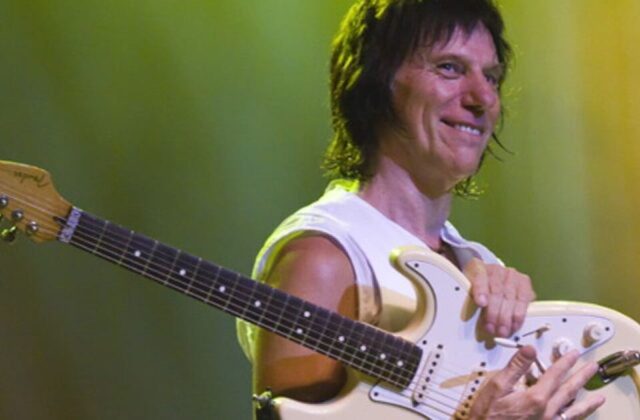 Jeff Beck, leggendario chitarrista rock, è morto a 78 anni