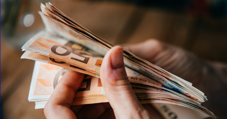 Sistema scolastico e Istruzione in Italia Parte 2: analisi stipendi maestri e docenti