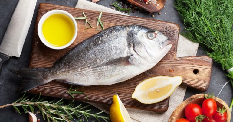 Ricetta Orata all’acqua pazza: una preparazione del pesce tipica della cucina napoletana