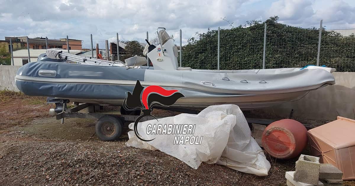 Carabinieri ritrovano un gommone rubato-min