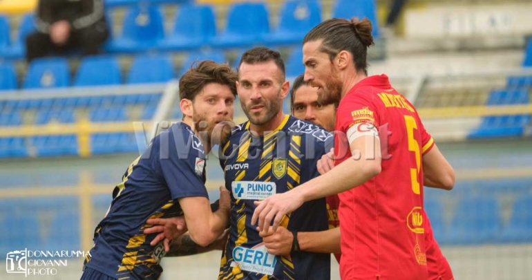 Juve Stabia – Catanzaro (1-4). Le foto dei calciatori e del pubblico presente al Menti